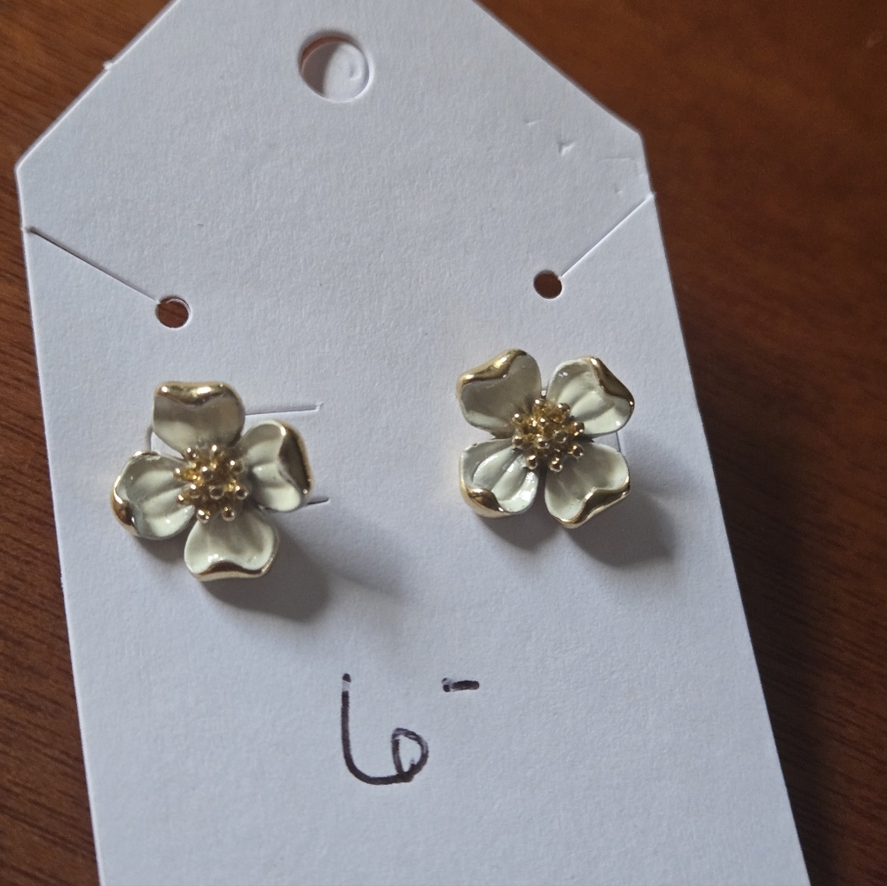 Gold-Trim White Enamel Dog Wood  Flower Stud Earrings - Women Jewelry